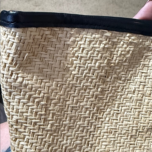 Victoria’s Secret • Large Straw Tote in Lemons - Picture 14 of 14